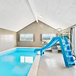 Luxury Retreat With Pool Ferienhaus *